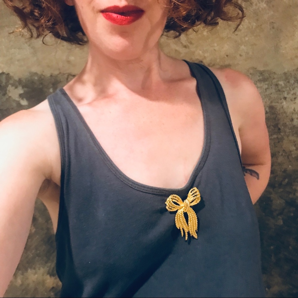 Vintage gold tone bow pin